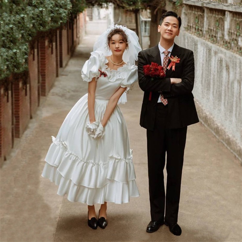  Average photo studio+Women's: wedding dress+gloves  