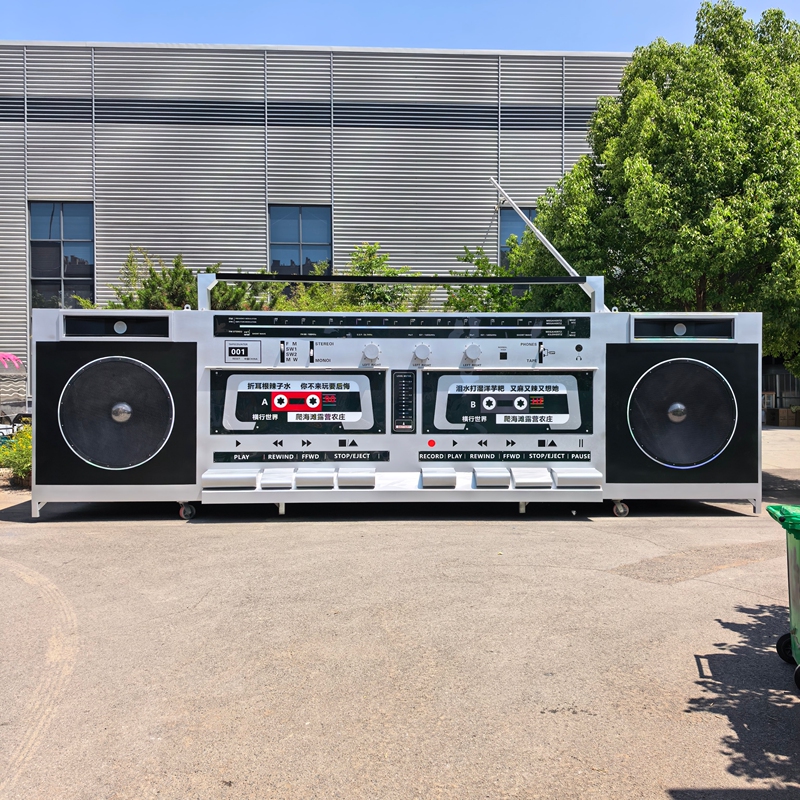 Internet-Famous Radio-Controlled Mobile Food Truck for Commercial Streets, Tourist Areas, Campsites, Coffee, Milk Tea, and Beverage Sales, Multifunctional Snack Truck