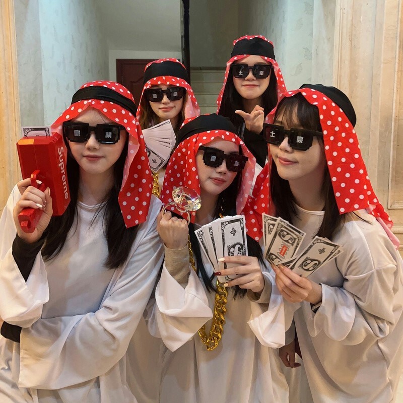 Halloween Cosplay Rich Guy Costume, Headscarf, Necklace, Glasses, Adult Birthday Funny Outfit, Company Party Halloween Cosplay Rich Guy Costume, Headscarf, Necklace, Glasses, Adult Birthday Funny Outfit, Company Party