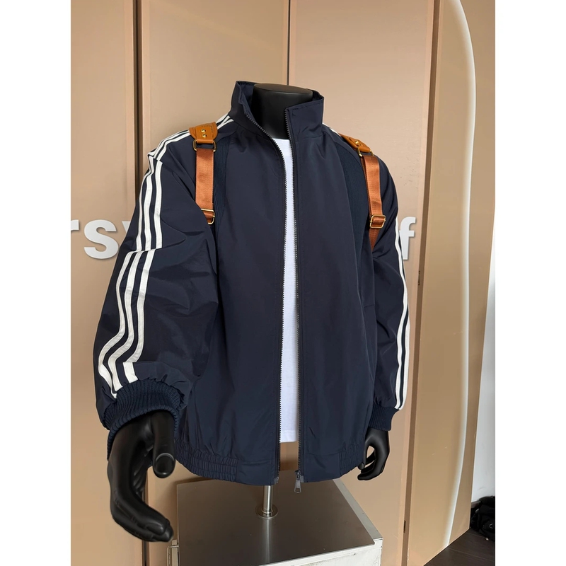 American Retro Three-Stripe Stand-Collar Jacket for Men, Early Autumn Windproof, Youthful Cleanfit Softshell Baseball Jacket