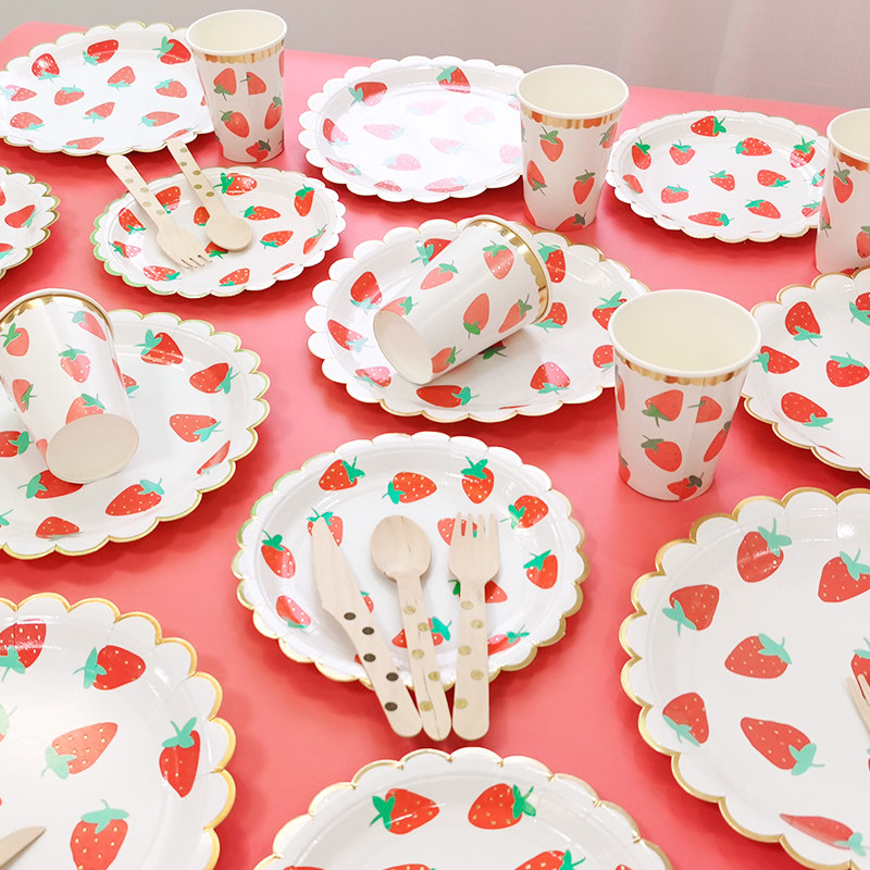 Disposable strawberry cute birthday cake dish kit creative dessert decoration outdoor picnic
