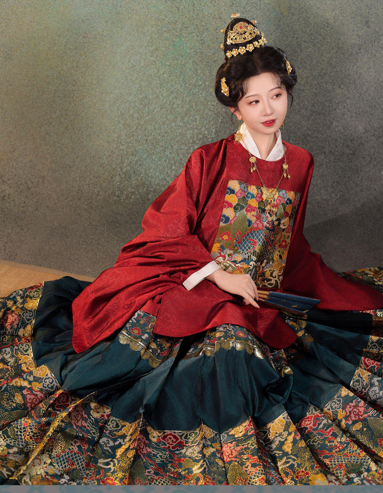 Старинное пальто 宴平汉服 海水江崖卷云四兽朝麒麟补服圆领短袄&交领短袄&马面裙