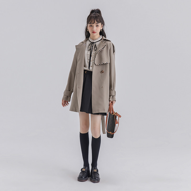 The meaning of a small deer's puff trip thickens with a classic lacing gust sweater.