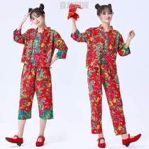 #村女suits peasant dance sisters two performers in funny flower cloth performance costumes in the Northeast Square female yangko
