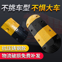 Speed ​​reduction belt cast steel road speed reduction plate cast iron thickened traffic facilities national standard highway automobile speed reduction belt rubber