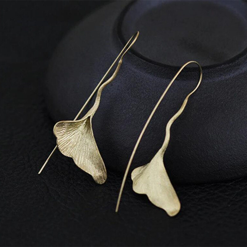 Wish European and American new style elegant ginkgo leaf fan-shaped ear hook earrings asymmetrical wave earrings