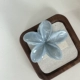 Синяя заколка-крабик, в цветочек