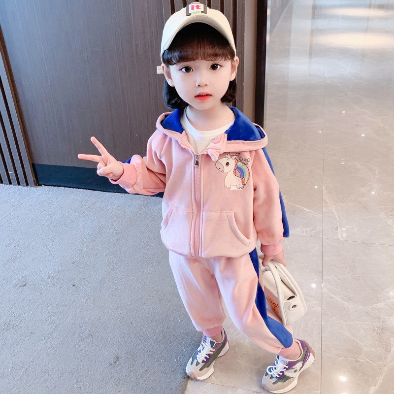 Hong Kong girls autumn and winter suit 2021 new girl long-sleeved gold velvet sweater cute children's winter two-piece suit