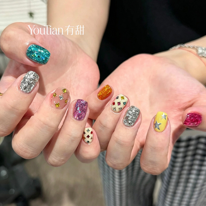 Unique and Beautiful Wearable Nails 2026 New Style Sparkling Glitter Wearable Manicure Short Style High-End Handmade Nail Patches