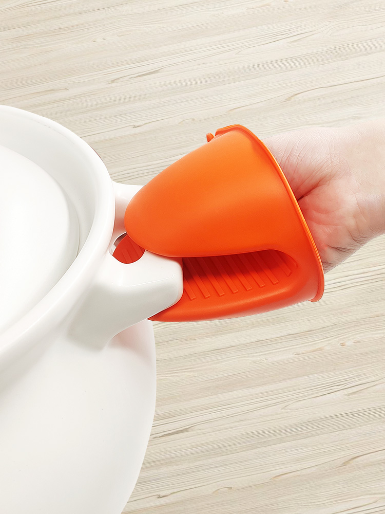 Kitchen thickened silicone heat insulation and anti-scalding gloves bowl oven Microwave oven casserole three-claw angle clip pick-up plate device