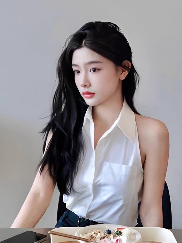 Wrinkle-free, French-style minimalist elegant base layer shirt, stretch polo collar, white sleeveless halter neck blouse for women, summer.