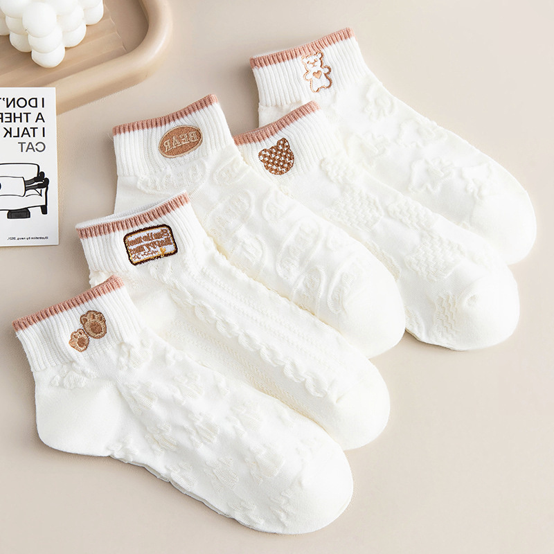 Women's Spring and Summer Thin Socks with Cute Embroidered Bear and Letter Designs, Simple Pure Cotton Sports Socks, Low-Cut White Short Socks