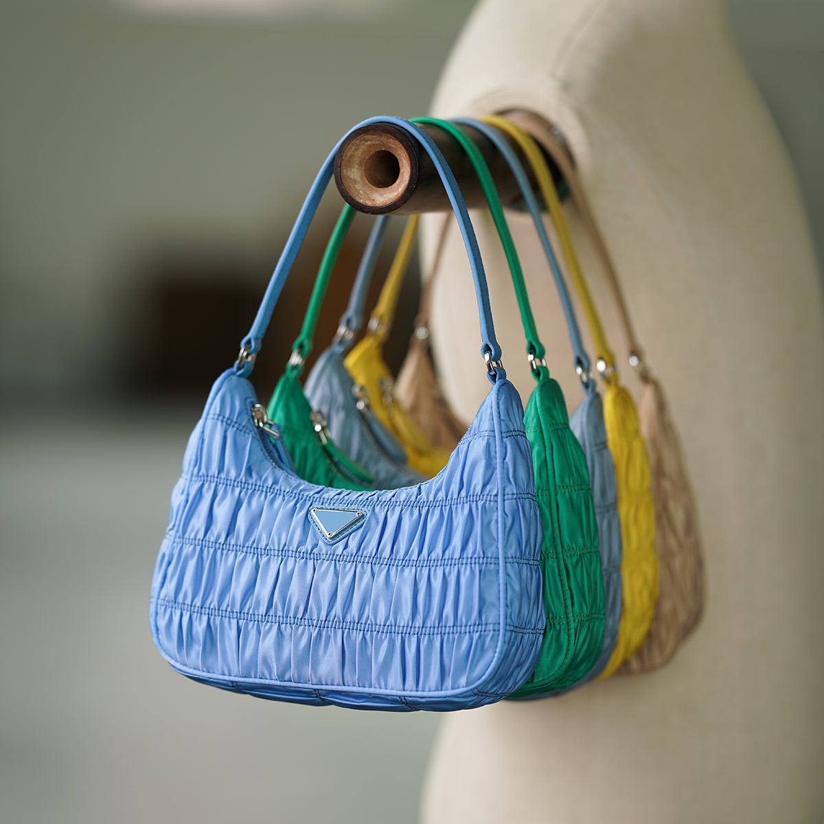 New summer nylon hand bag vintage shoulder bag medieval armpit bag net red same style pleated baguette