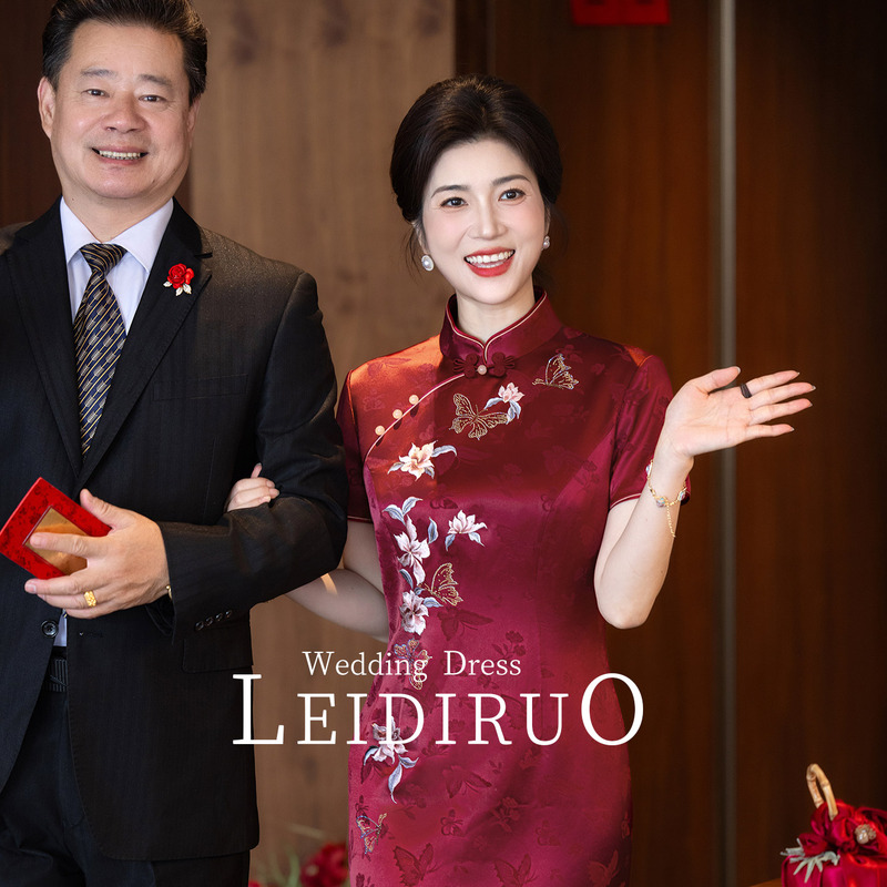 Leti Ruo's "Wenwei" Embroidered Cheongsam for the Mother-In-Law's Wedding Banquet, New Chinese Style, Elegant and Noble Young Mother's Dress