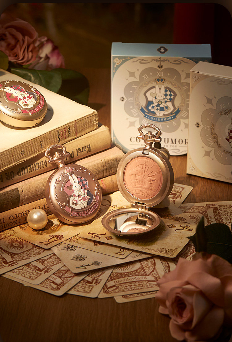 【中国直邮】 醉时光 怀表腮红 可爱物语奇镜茶会兔兔哑光修容R06天真童谣(BABY奶油粉)*1件