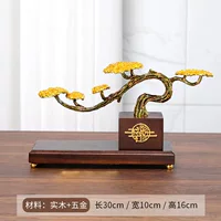 Рокарий приветствуя сосновые украшения