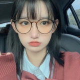 Чистые красно -ролежные очки рама рамы против легкого излучения.