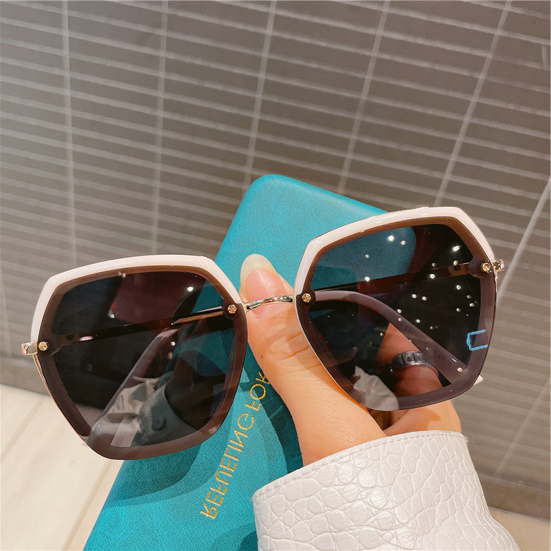 Polarized sunglasses female 2022 new trendy anti-ultraviolet fashion street shooting large frame brown sunscreen sunglasses high-end sense