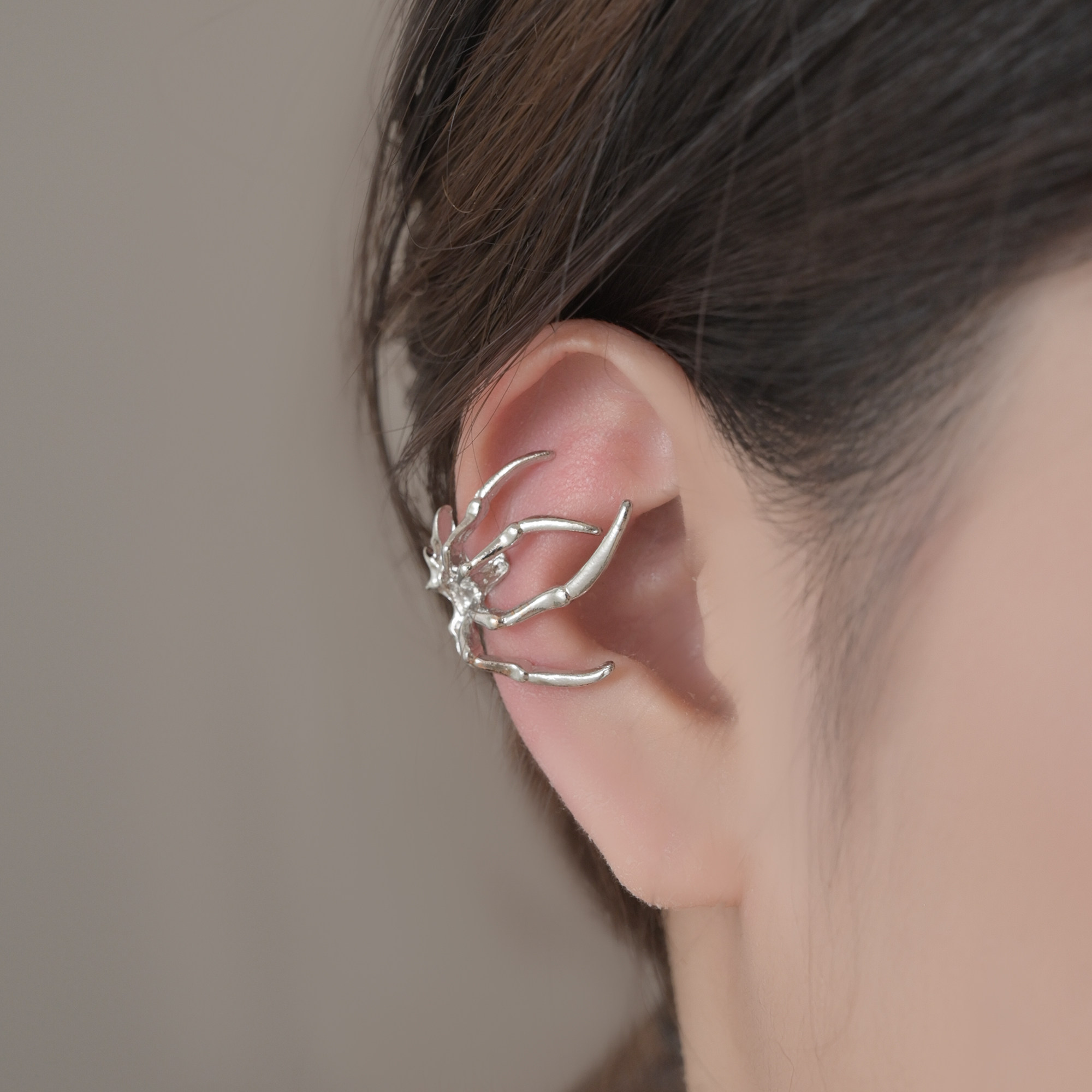 Dark-style spider ear clips, ear cartilage clips, minimalist style ghost claw ear cartilage studs, earrings