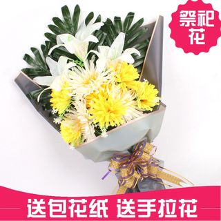 Qingming Festival tomb-sweeping flower ancestor simulation bouquet on the grave holding plastic fake flowers in the cemetery to place silk flower sacrificial supplies