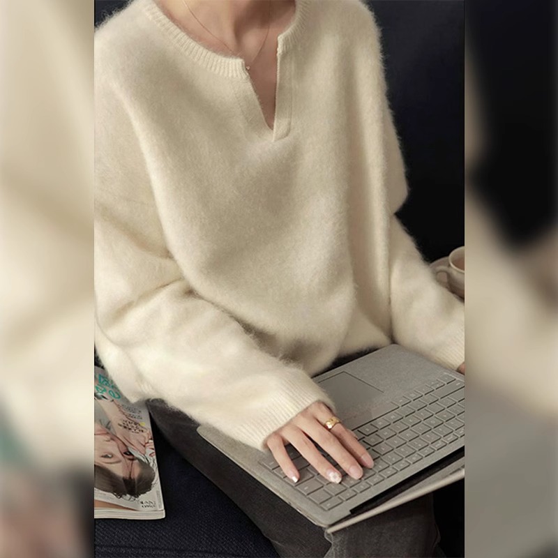 秋冬用レディース用アライグマベルベットホワイトVネックセーター、小さめサイズ、ゆったりめのレイジースタイル、ニットセーターボトムストップ