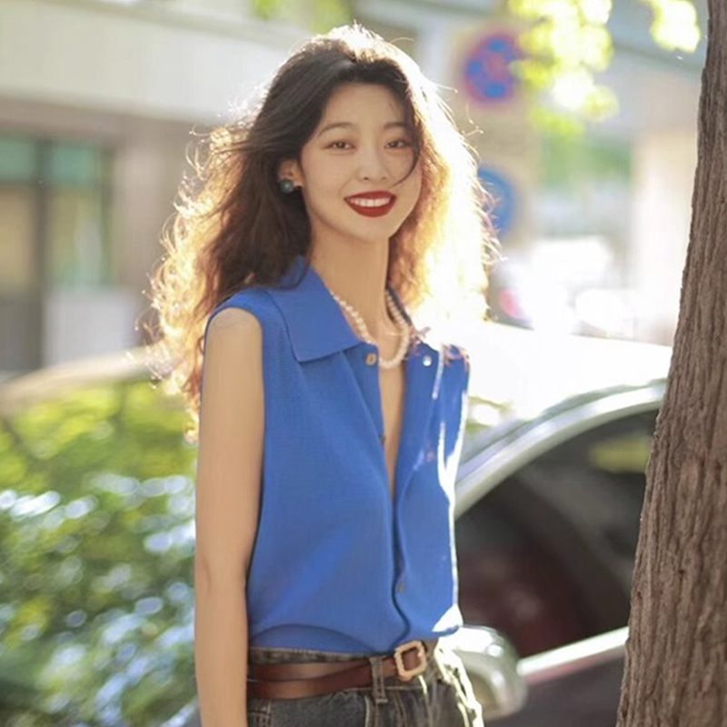 Retro Hong Kong Style Polo Collar Knitted Vest for Women in Summer, Loose and Elegant Lapel Sleeveless Top for Small People