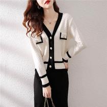 Design French retro V-neck sweater 2022 autumn new small fragrance style jacket knitted cardigan short style for women