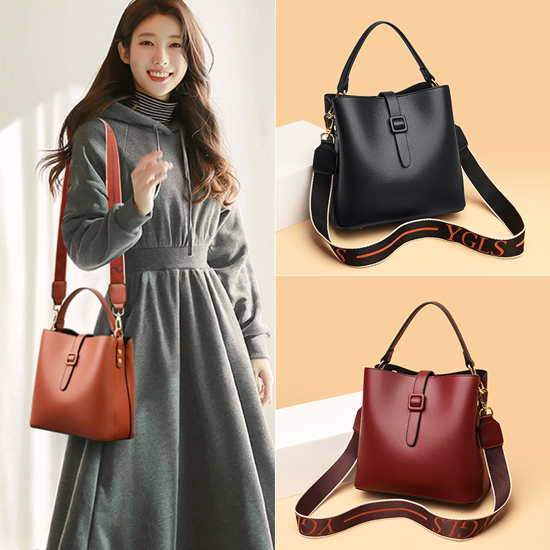 Leather bucket bag 2022 new large-capacity mommy handbag leather wide shoulder strap single shoulder messenger bag