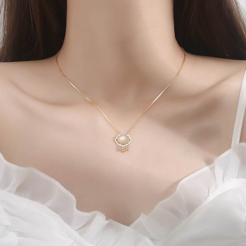 Opal safety lock necklace female 2022 new light luxury niche design summer jewelry wild collarbone chain