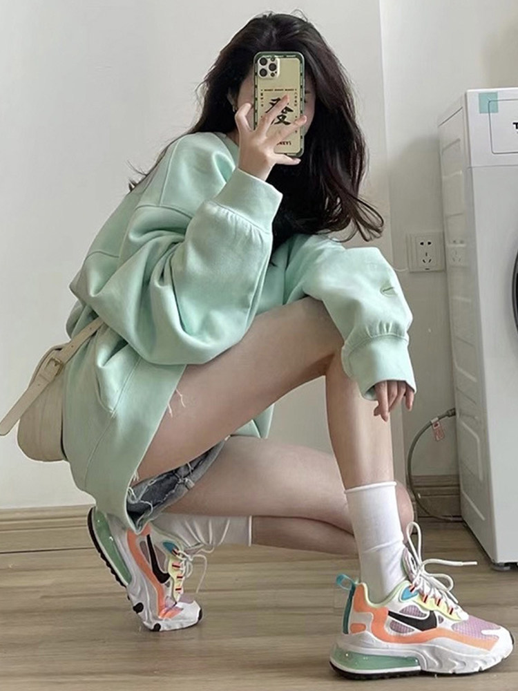 Mint green plus velvet vests women's 2021 autumn and winter new loose bf lazy wind long version of lower body missing ins tide