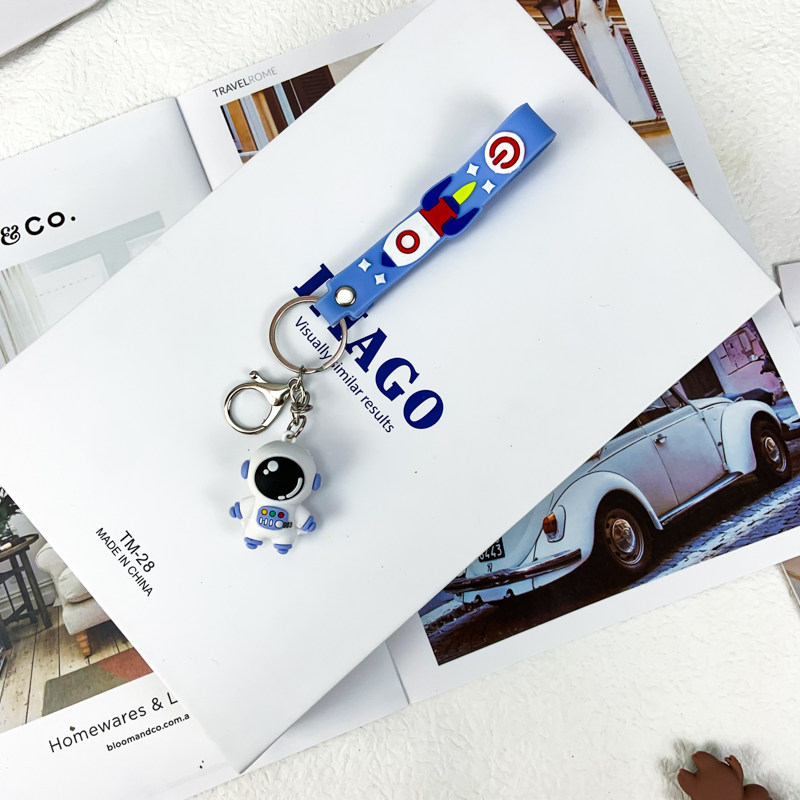 Spaceman pendant Goku Thor spiderman pendant frog dinosaur big shark tyrannosaurus squirrel orangutan keychain