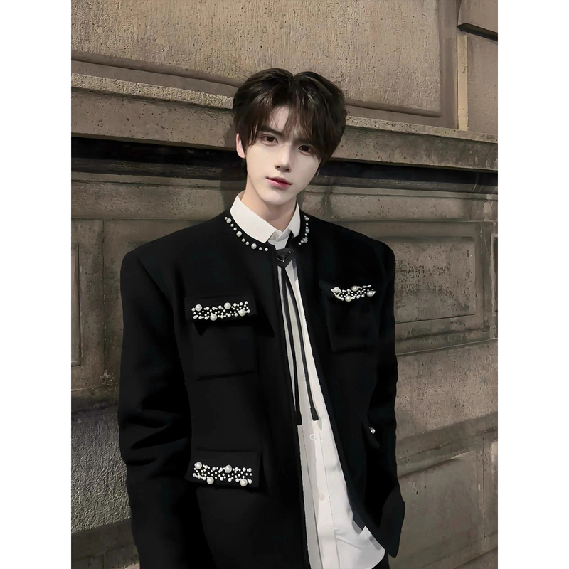 Pearl-Embellished Chanel-Style Padded Shoulder Short Jacket for Men, Autumn High-End Fashion Model Outfit, Cleanfit Court-Style Jacket