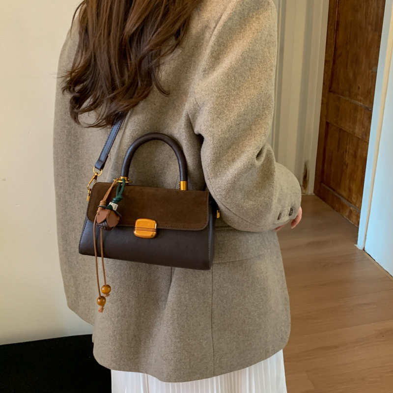 Niche Design Retro Matte Red Small Square Bag for Women, Crossbody 2025 New Model, Mother's Handbag with a Sense of Sophistication, Shoulder Bag