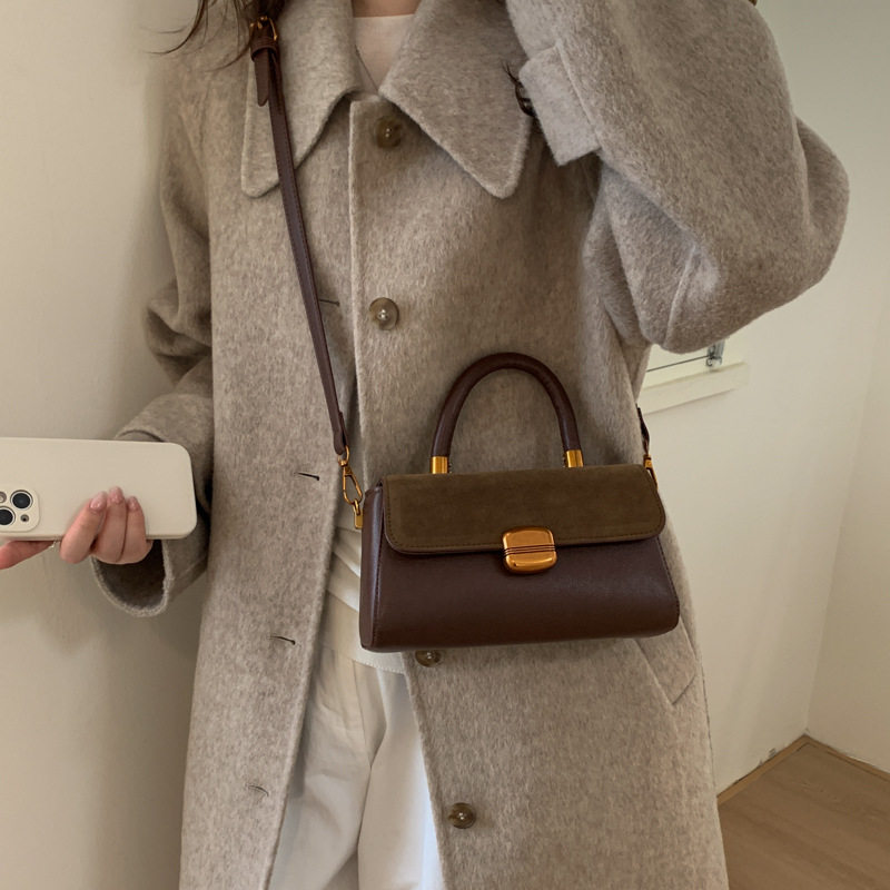 Niche Design Retro Matte Red Small Square Bag for Women, Crossbody 2025 New Model, Mother's Handbag with a Sense of Sophistication, Shoulder Bag