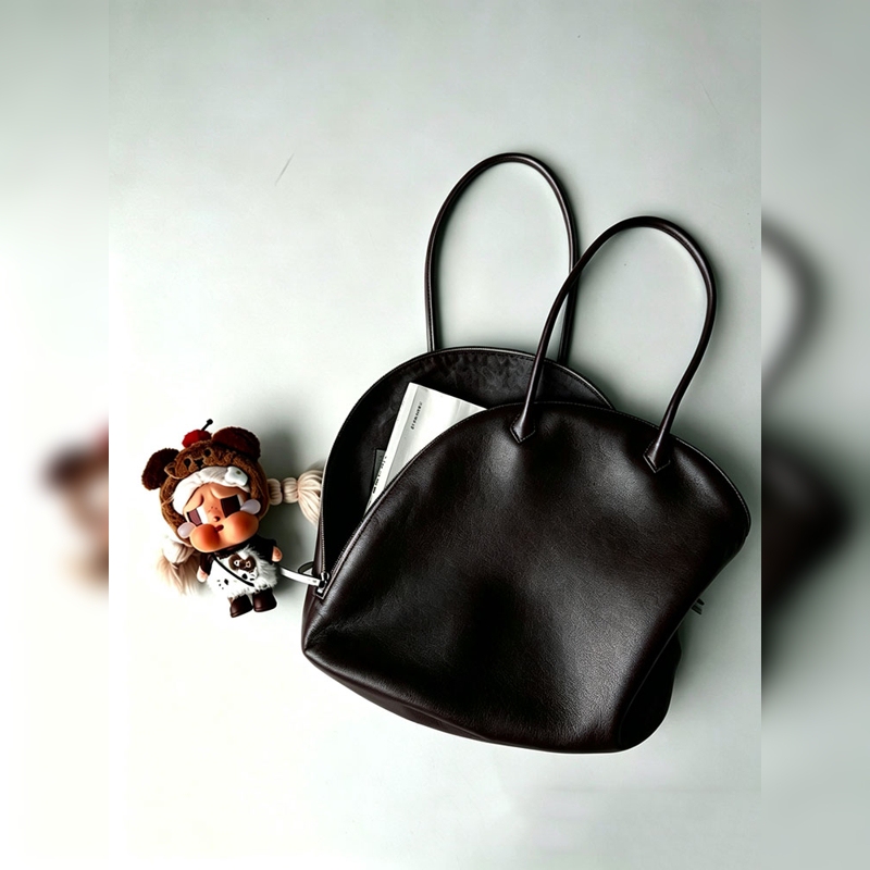 Black Single-Shoulder Retro Genuine Leather Bucket Bag for Women 2026 New Model Light Luxury Niche High-End Commuter Crossbody Bag