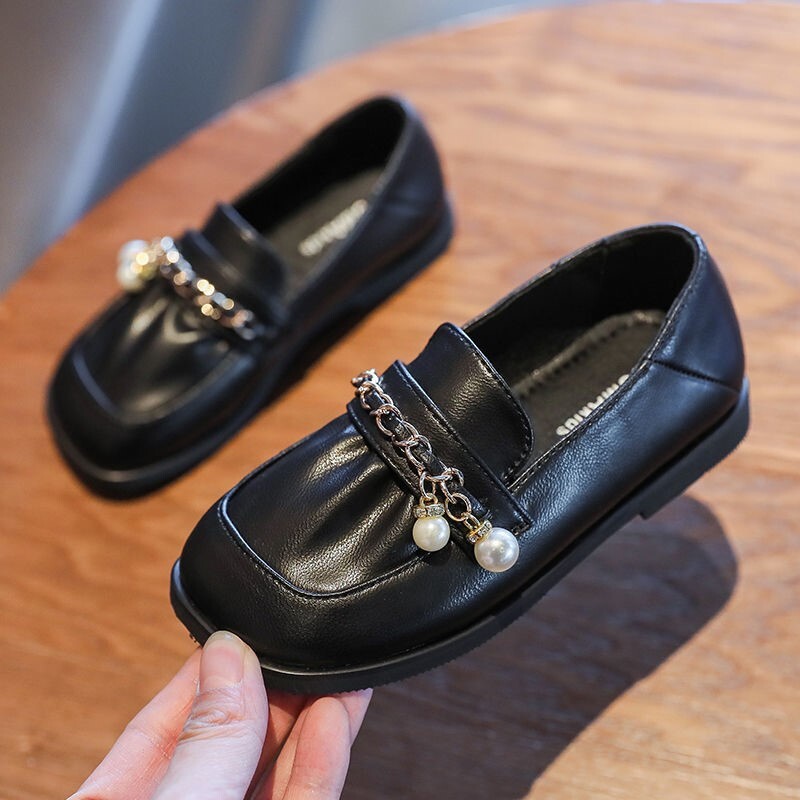 Korean children's shoes 2022 spring and autumn new girls soft bottom beaded round head princess shoes baby high-end trend leather shoes