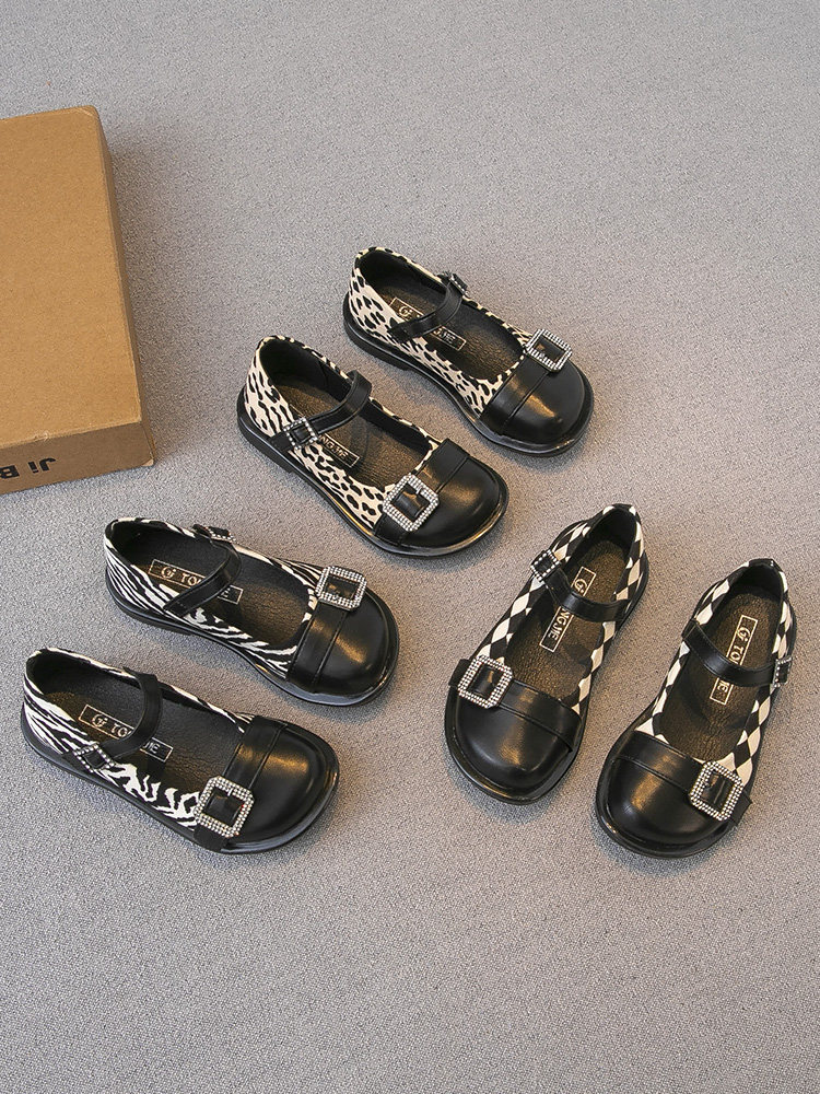 South Korean children's clothing 2022 spring and autumn new girl foreign spotted marveled magic sticker small leather shoes woman treasure Inn wind single shoes