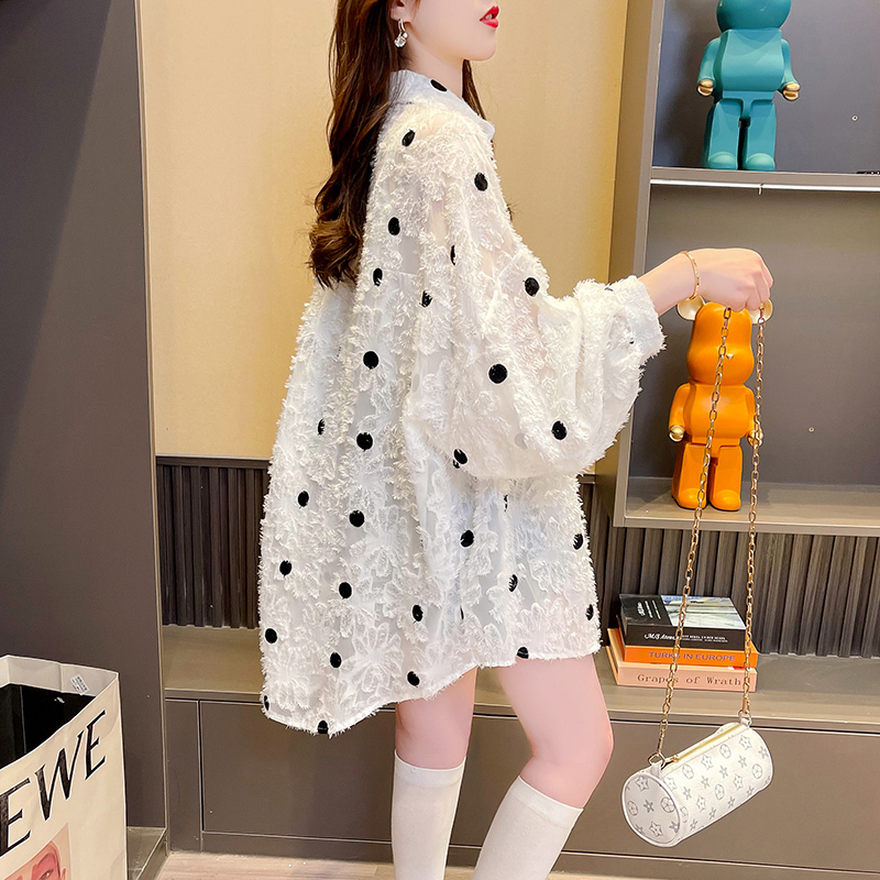 Plus-Size Women's Stylish and Age-Reducing Tassel Polka Dot Shirt Jacket, Unique and Chic Mid-Length Sun-Protective Top for Summer