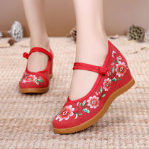Old one trillion Beijing embroidered shoes 2021 new and old Beijing cloth shoes female embroidered anti-slip high heel folk wind square dance