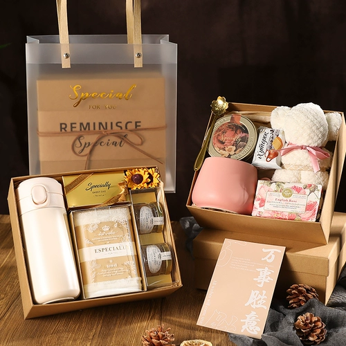 Свадьба высокая -одаренная девочка подружки невесты и подруги практические свадебные подруги старший свадебный подарок невеста отражена