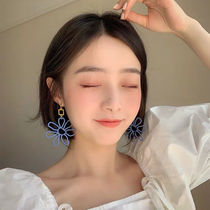 Clips Ear Vacation INS Wind Flowers Color Earrings Woman South Korea Personality Hyperbolic Geometric Temperament Ear Clip