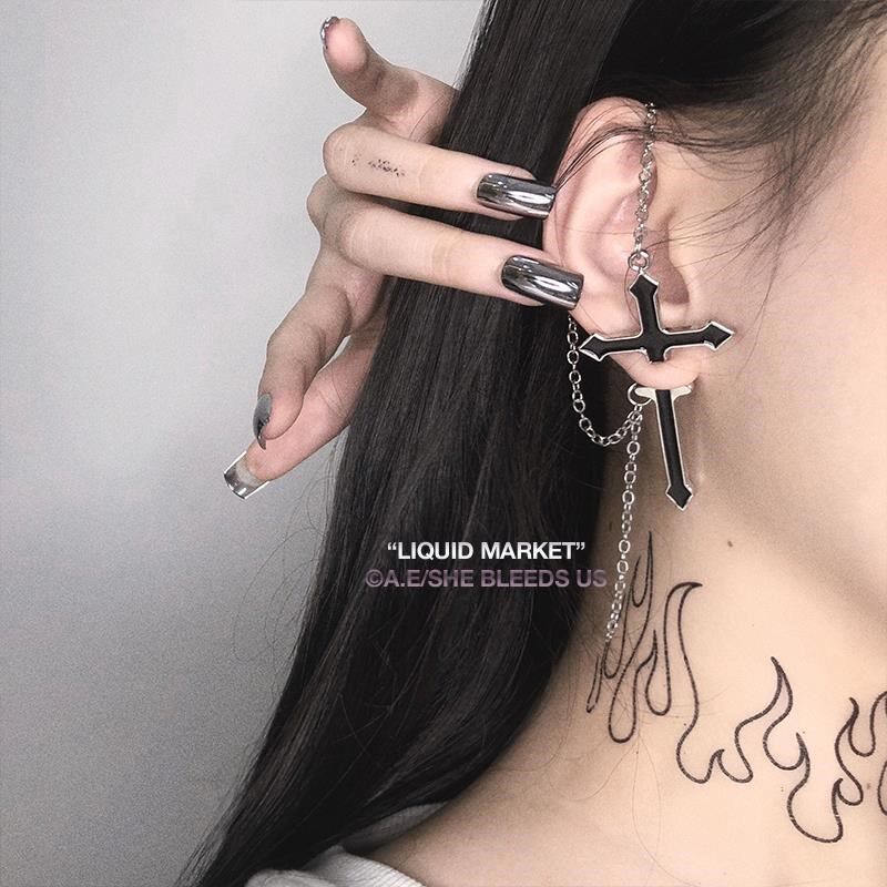 The Halloween Ear Pins personality Ancient Bundling Gods Lock Chains Cross Dark Black Ear Hang Hip Hop Trampoline men and women
