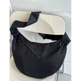 Универсальная небольшая дизайнерская вместительная и большая сумка через плечо для отдыха, коллекция 2023, тренд сезона