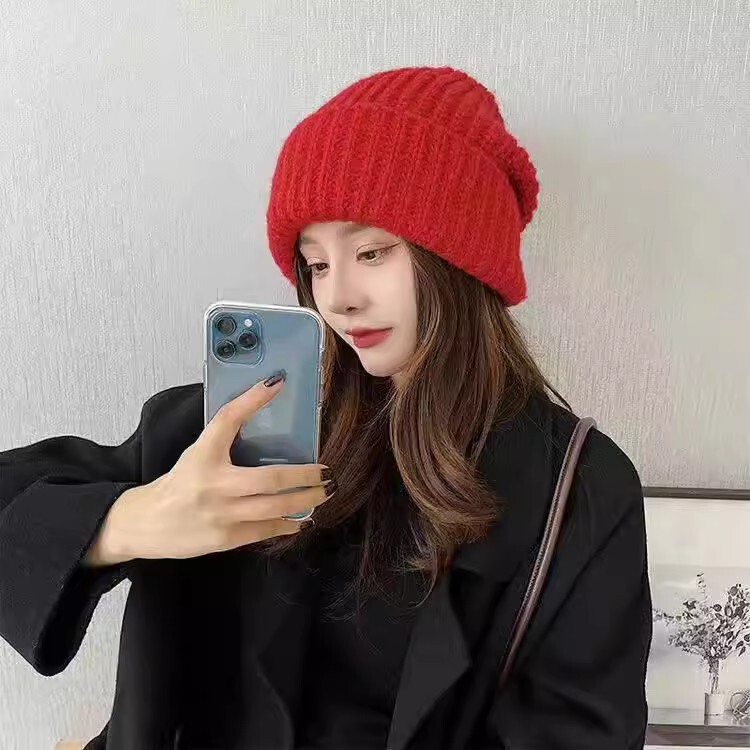 Red Knitted Hat for Women and Men, Suitable for the Year of Birth, Thickened for Warmth, Makes the Face Look Smaller, for Autumn and Winter Red Knitted Hat for Women and Men, Suitable for the Year of Birth, Thickened for Warmth, Makes the Face Look Smaller, for Autumn and Winter