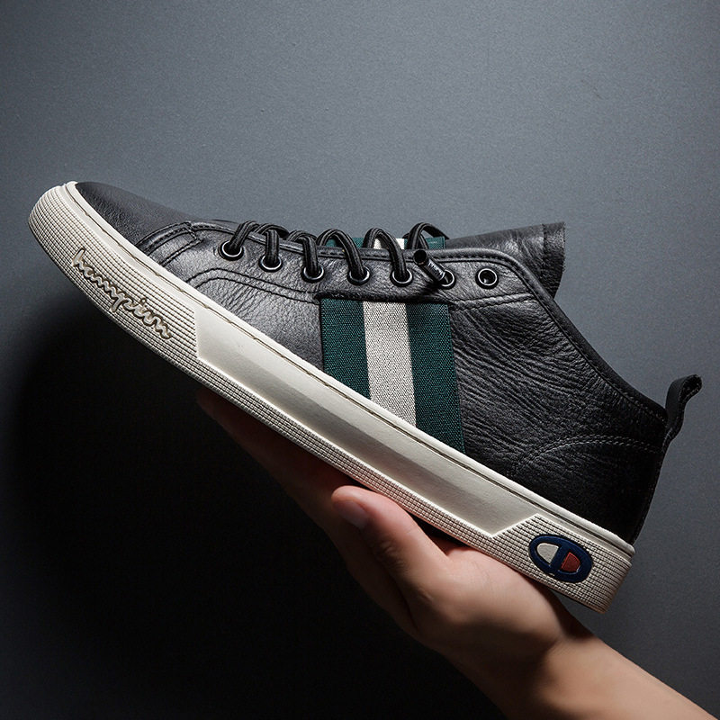 In 2022, the new breathable head leather trend of men's casual plate shoes men's leather and small white shoes