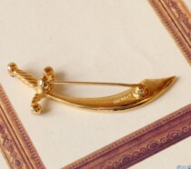 Chic 05 Hall JuSis Atlantic Antique Jewellery TRIFARI Colored Egg Face Jewel Mini-Bent Knife Brooch