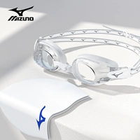 Белая плавательная шапочка