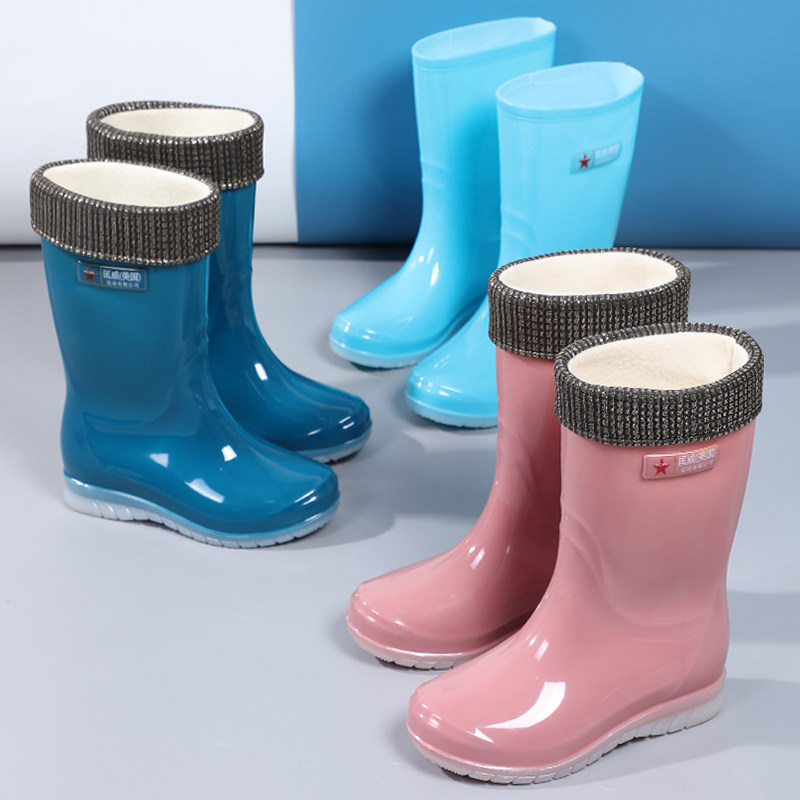 Gush rain shoes female midbarrel non-slip fashion Waterproof Shoes Kitchen Rubber Shoes Work Rain Boots Lady Warm Rain Boots Winter