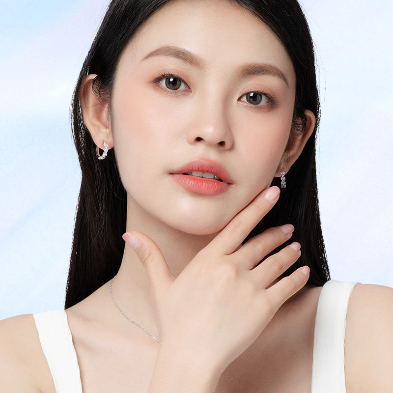 Fanci Fan Qi Crowns Love with These Earrings for Women, Made of 925 Silver, Featuring a Unique Design, Small, Simple, and Fashionable