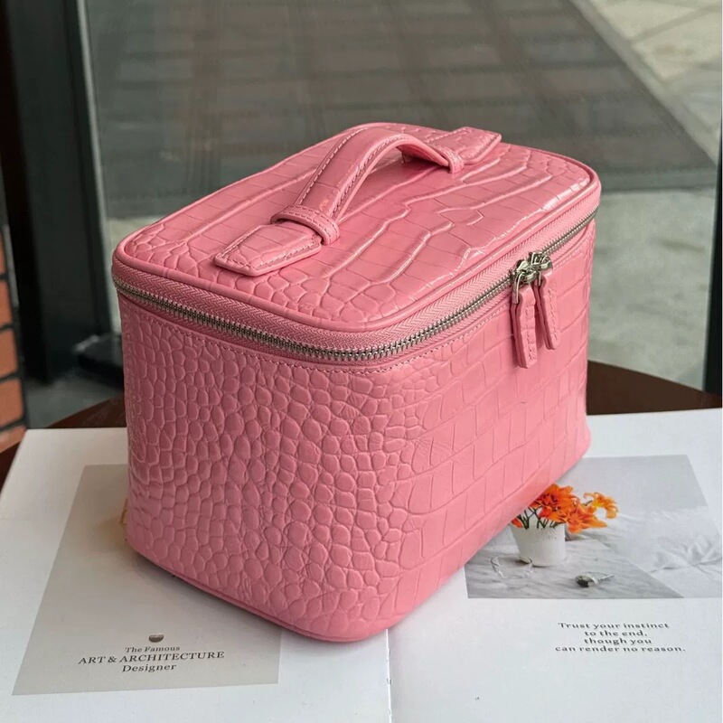 Crocodile Pattern Cosmetic Bag 2026 High-End Luxury Travel Toiletry Bag Portable Leather Skincare Storage Bag